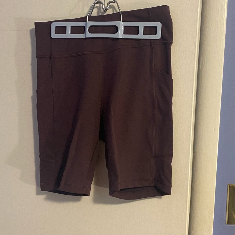 Lululemon invigorate short 8”